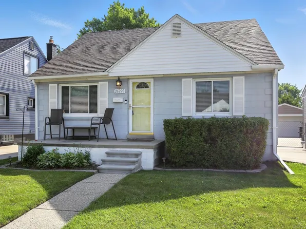 26220 Culver St, Saint Clair Shores, MI 48081