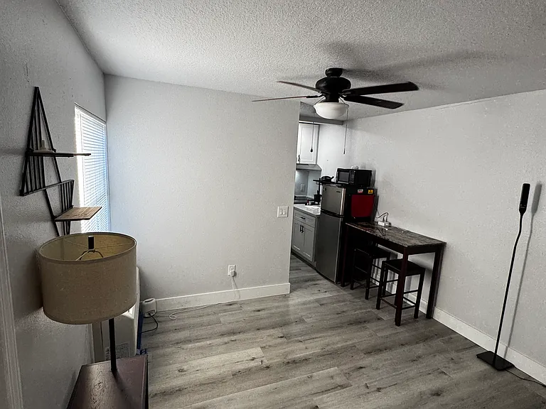 677 Orchid Dr #B — Photo 1