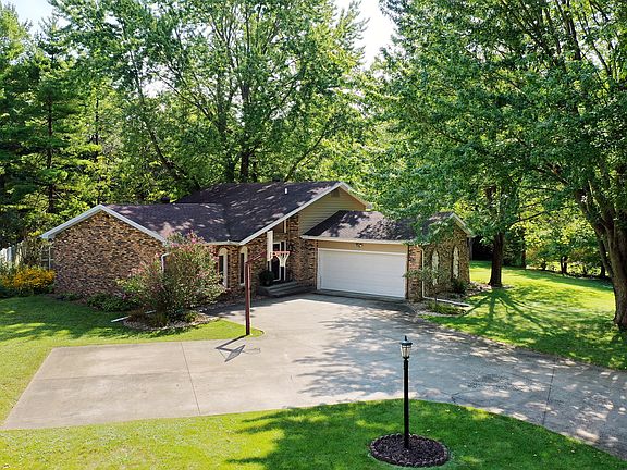 2nd image of 1456 Guildford Dr