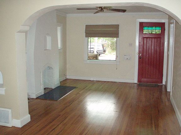 Shiny hardwoods, clean lines thorughout