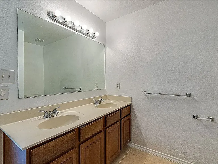 1115 Parkway Trl — Photo 7