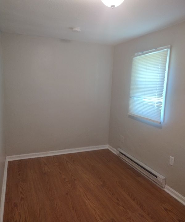 2nd image of 5127 Lee Rd #C