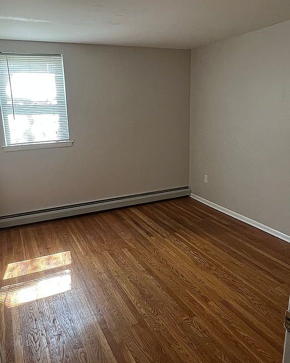 Middle Bedroom