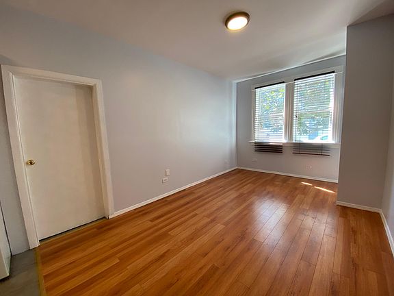 3rd image of 989 Hampshire St