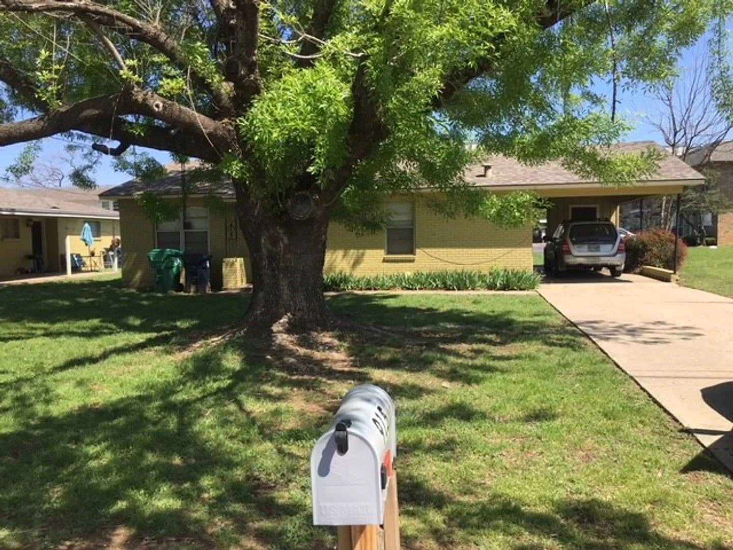 3 Bedroom/1 Bath - Home Walking Distance to UNT Campus — Photo 1