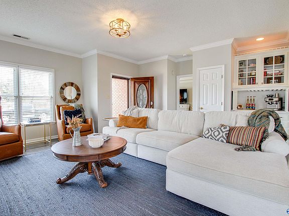 5th image of 2205 Parkplace St SE