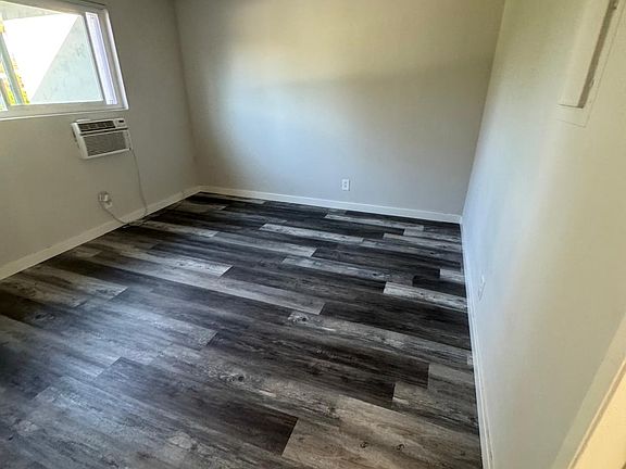 3rd image of 14941 Burbank Blvd APT 12