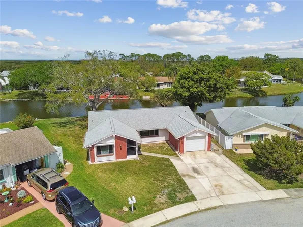 3662 Overland Dr, Holiday, FL 34691