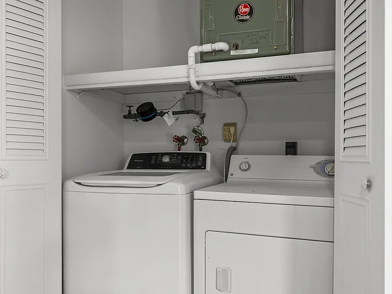 109 Huntington Dr — Photo 13