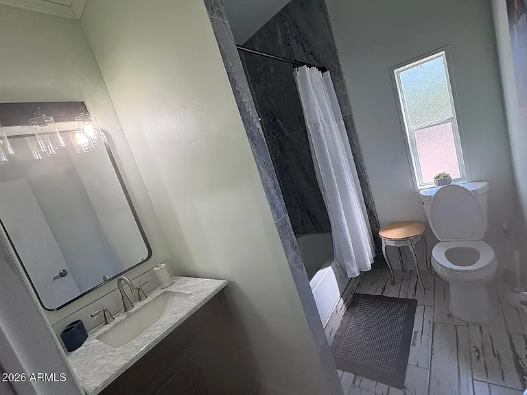 1007 W Saddle Ln — Photo 9