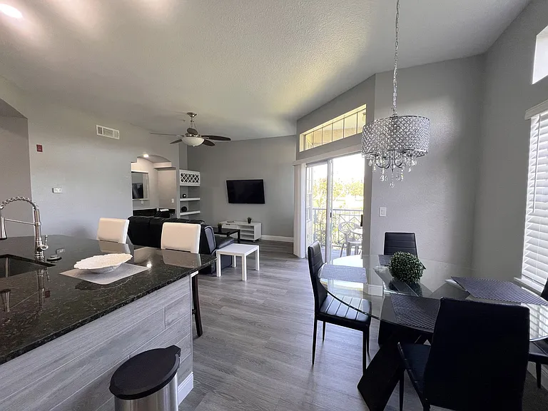 7340 Westpointe Blvd — Photo 6