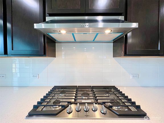 4th image of 1423 NW Swenson Court #39