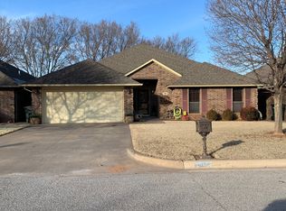 104 Westridge Dr, Clinton, OK 73601