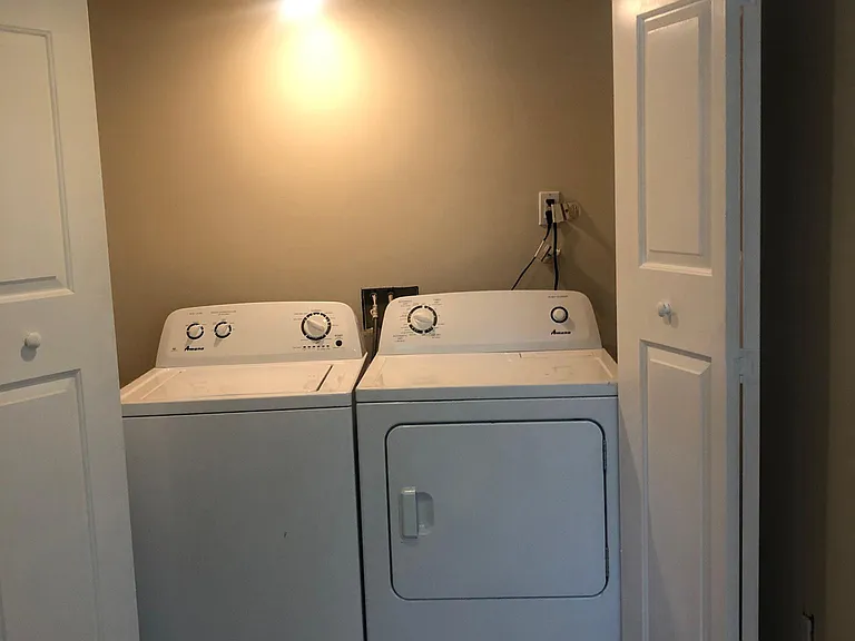 16423 Victory Blvd #5 — Photo 16