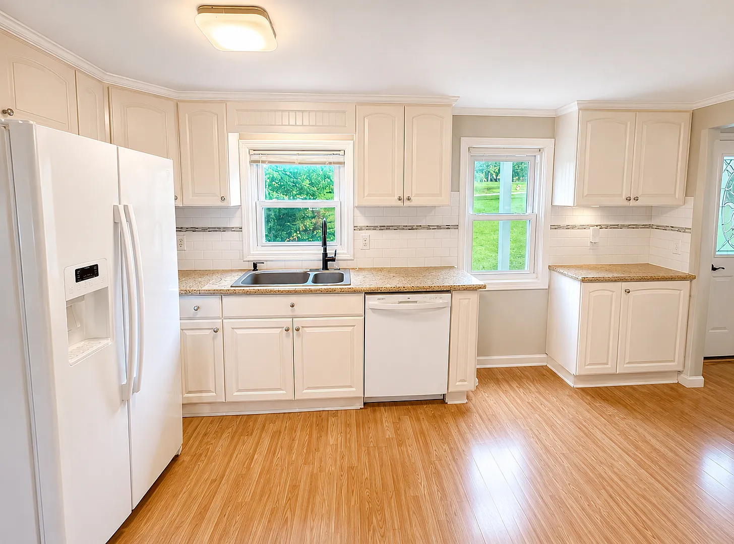 2 bed, 1000 sqft, $1,350 — Photo 4