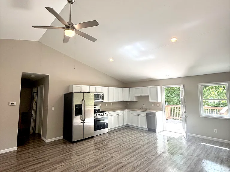 1309 N Woodland Ln — Photo 4