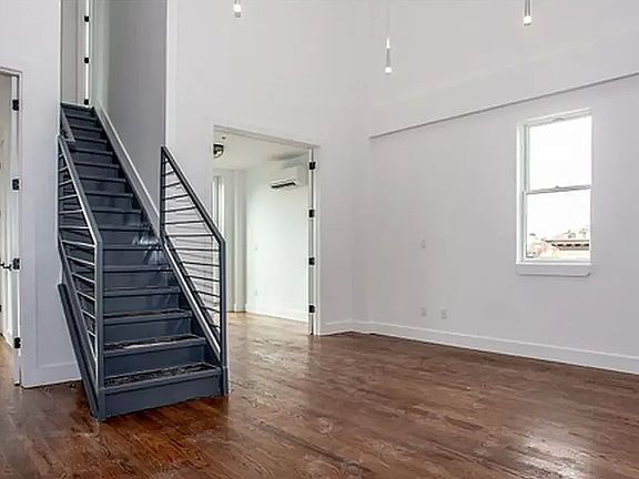 2nd image of 1268 Pacific St #2C