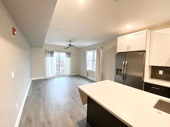 3rd image of 1413 N Front St Floor 3