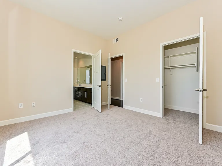 10878 Bloomfield St #407 — Photo 12