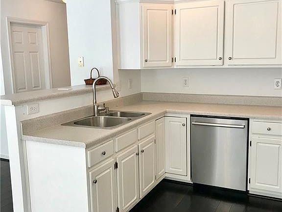 5th image of 5634 Beacon Hill Dr #5634