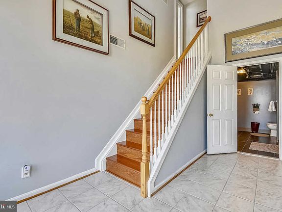 2nd image of 406 Bay Dr