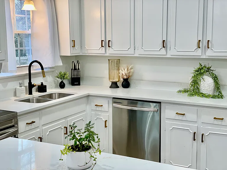Quartz countertops and all stainless steel appliances