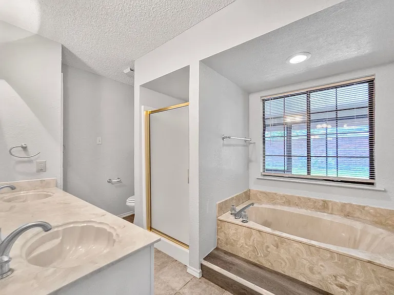 308 Floyd St — Photo 15