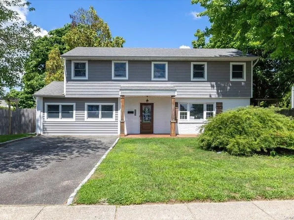 115 Ketridge Street, West Babylon, NY 11704