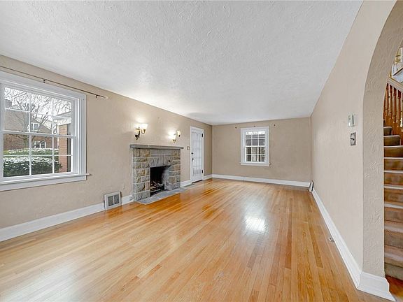 5th image of 741 Fairmont St