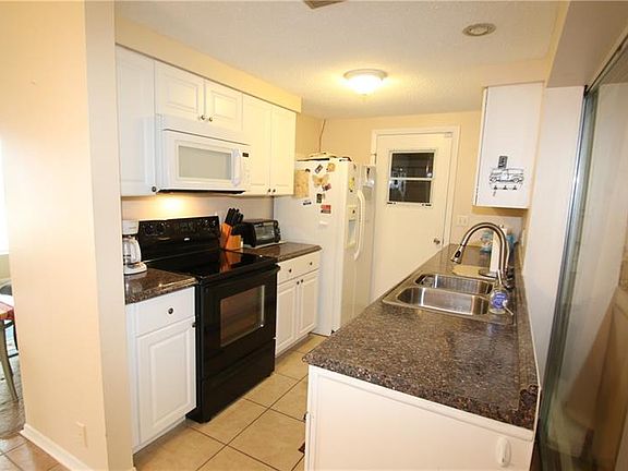 3rd image of 4655 Bullard St