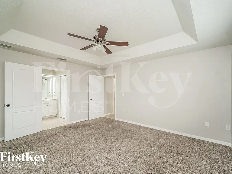 2100 SW 12th Ter — Photo 12