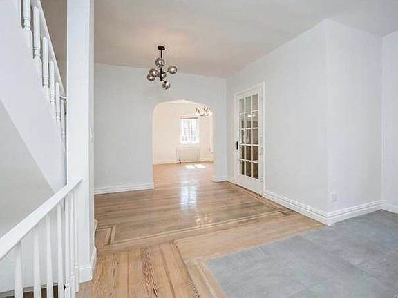 3rd image of 135 Halsey St #1