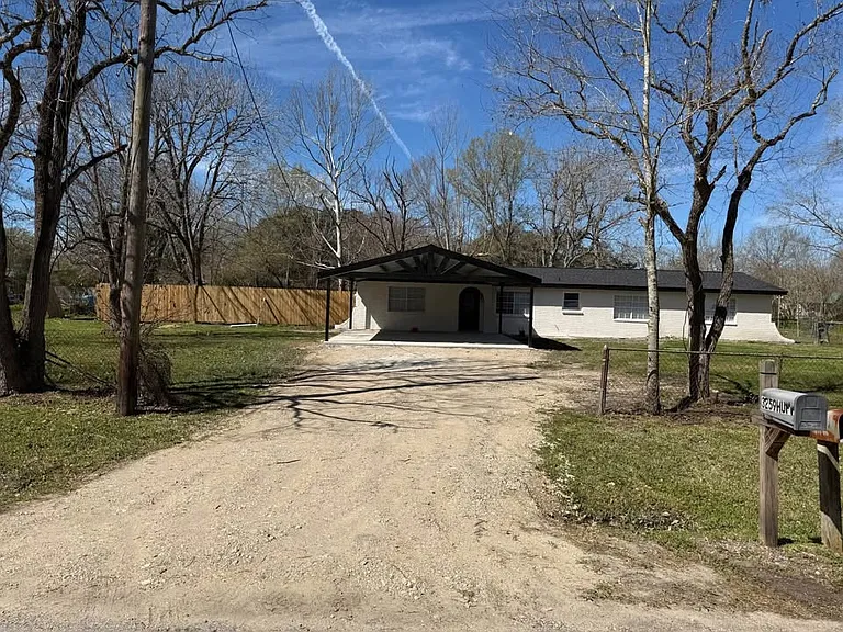 3259 Huff Dr — Photo 2