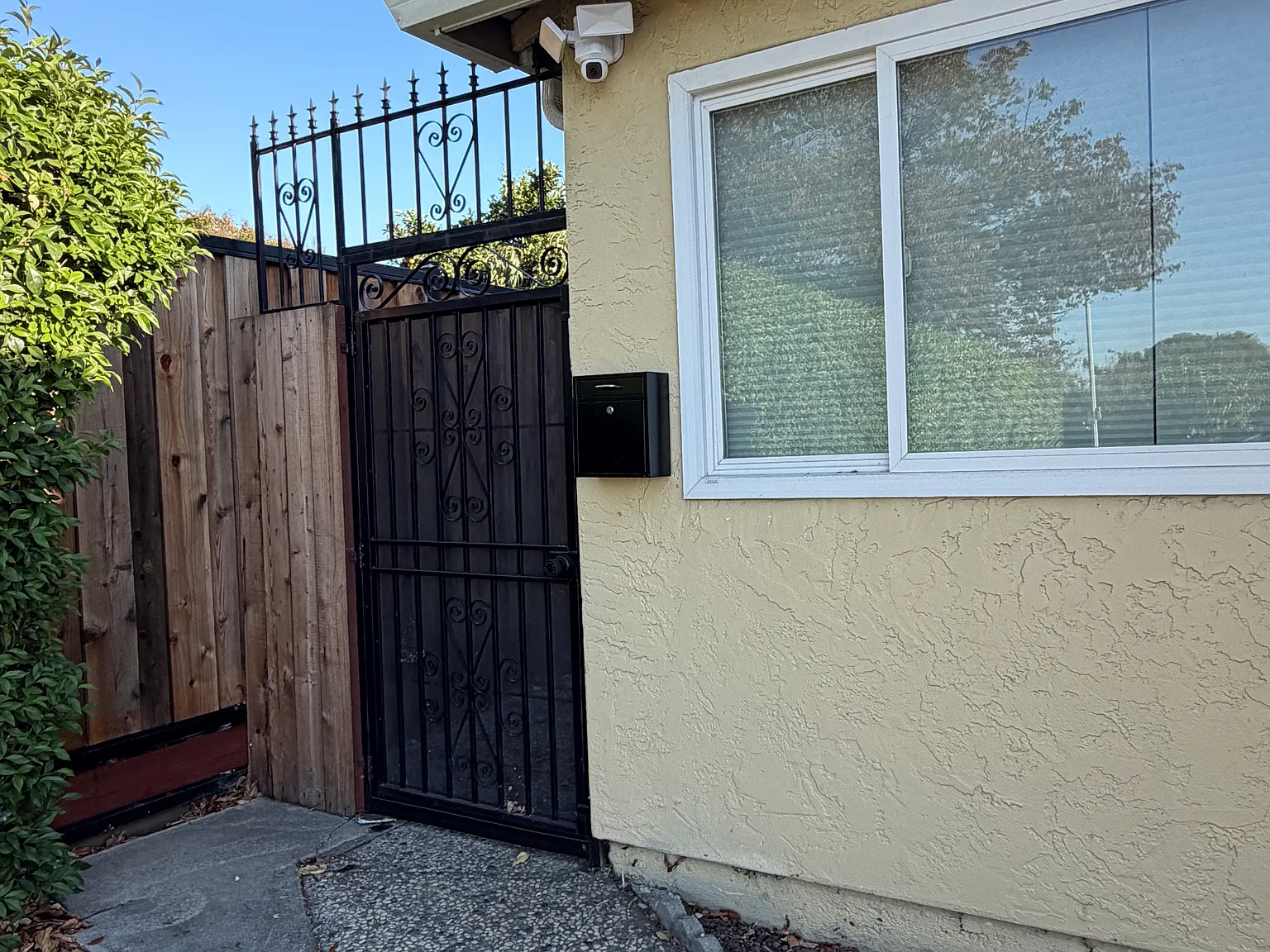 Studio, 420 sqft, $2,800 — Photo 1