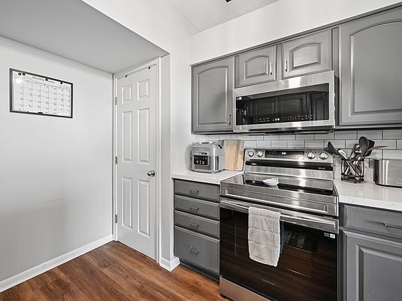 2nd image of 402 Napa Vall APT 303