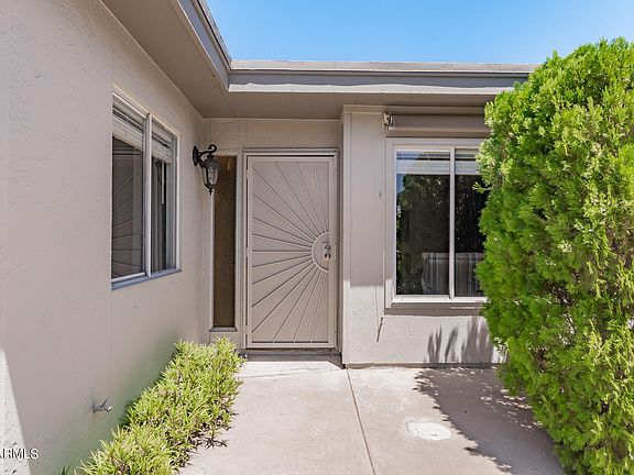 3rd image of 546 E ROYAL PALM Square