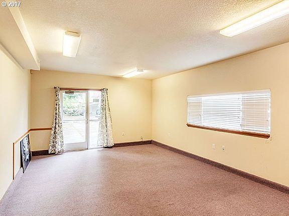 3rd image of 427 SE 8th Ave