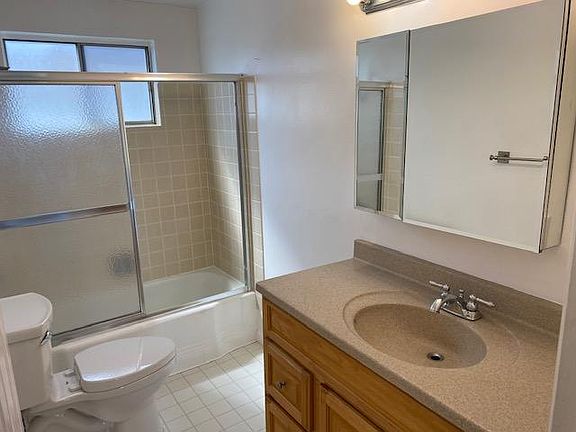 5th image of 3102 S Canfield Ave #6