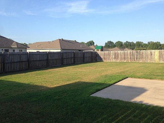 Huge Fenced Back Yard