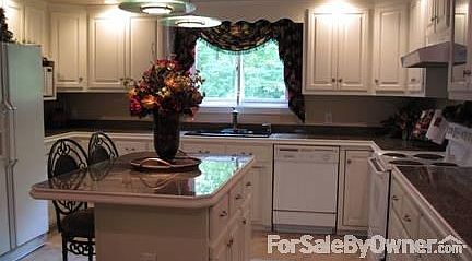 3rd image of 281 Henderson Ln