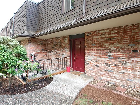 4th image of 5233 188th St SW