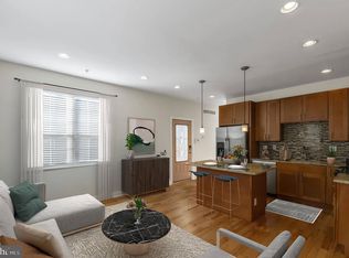 1025 S 20th St #B, Philadelphia, PA 19146