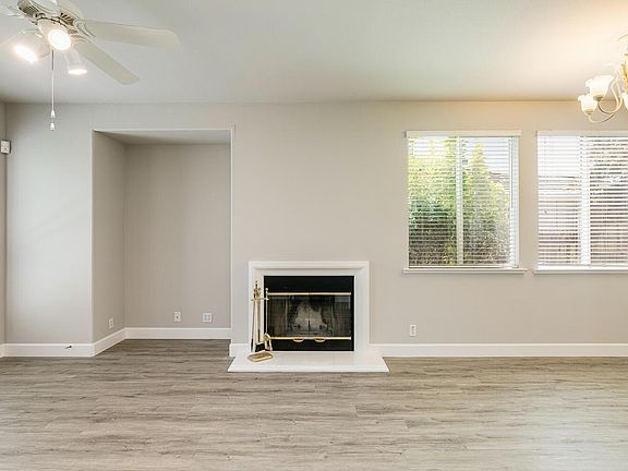 4th image of 1913 Sunstone Dr