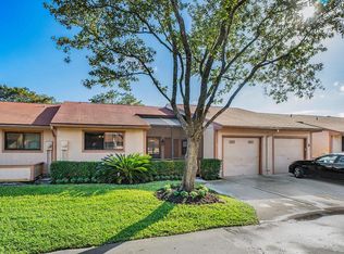 8 Flint Way, Boynton Beach, FL 33426