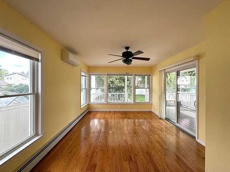 321 Hemlock St — Photo 4