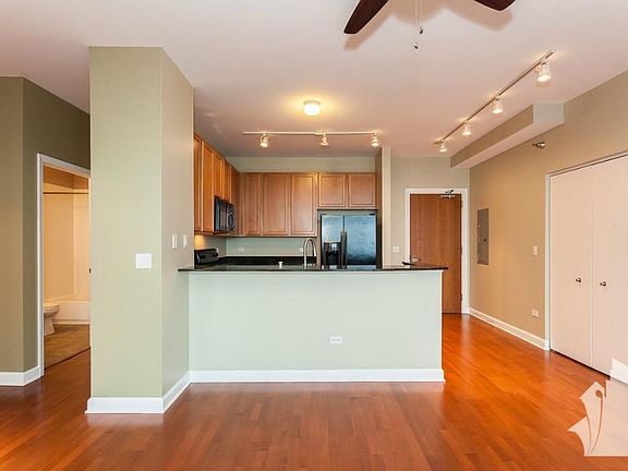4th image of 1841 S Calumet Ave APT 1905A