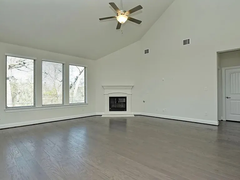 2401 Centennial Loop — Photo 9