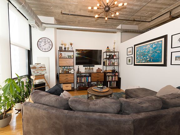 5th image of 210 S Desplaines St APT 505