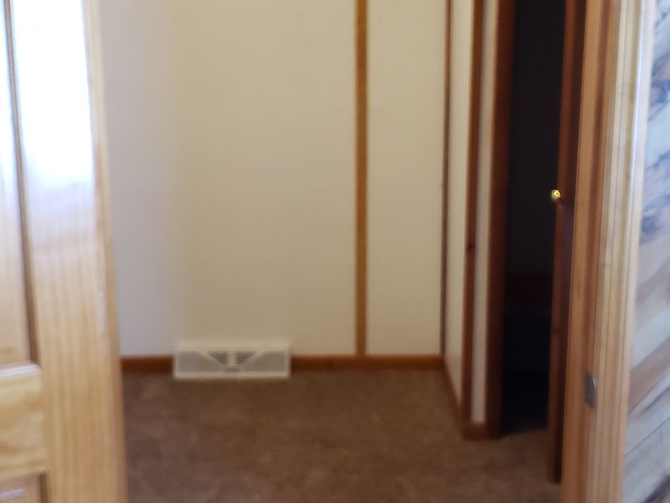 1st image of 614 Saint Claire St