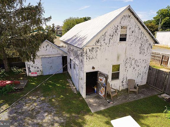 3rd image of 212 Main St